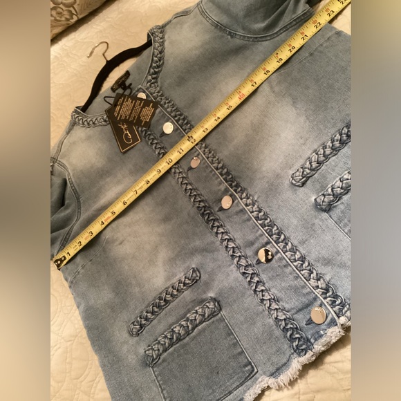 DG2 by Diane Gilman Classic Stretch Frayed Denim Jacket (L)* - Picture 7 of 11